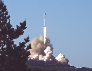 Miniatura: SpaceX umieścił na orbicie Ziemi 60...