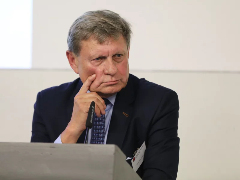 800 plus i 14. emerytura do likwidacji? Balcerowicz nie ma wątpliwości