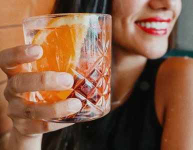 Miniatura: Polacy piją mniej alkoholu, kupują lepsze...