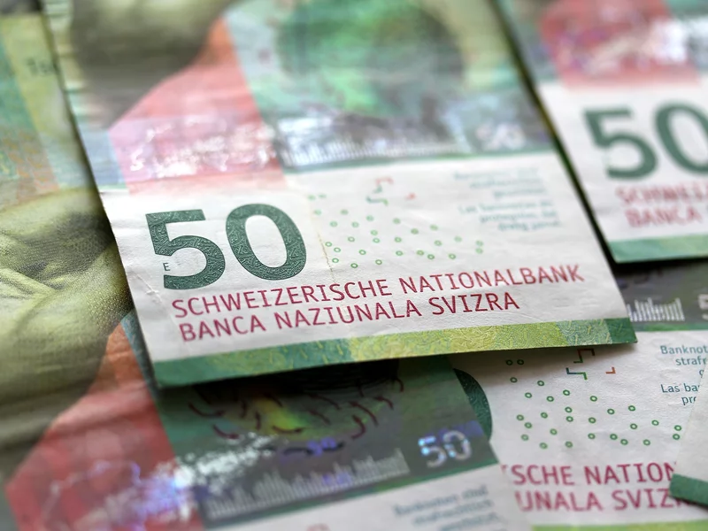 Złoty dostaje szwajcarskiego łupnia. Frank mocno w górę