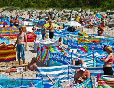 Czy czekają nas wakacje z kolejkami na plaże nad Bałtykiem i jeziorami?