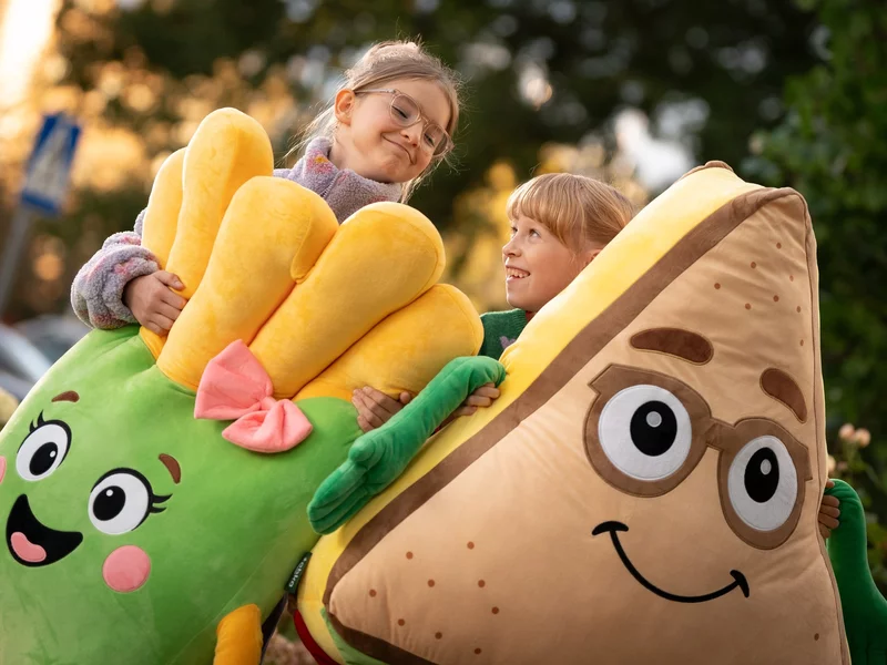 Popularna sieć zaskoczyła swoim gigantycznym „gangiem”. Jej maskotki mierzą 120 cm