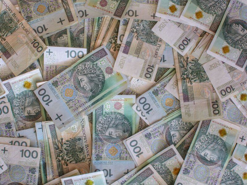 Banki apelują, by trzymać pieniądze w domu. W kryzysie karta może nie wystarczyć