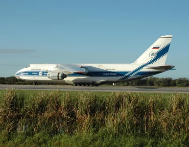 Miniatura: Kolos wystartował z Warszawy. An-124...