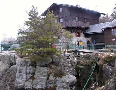 Miniatura: Maciej Sokołowski prowadzi jedno z...