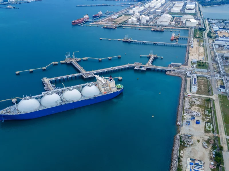 Koniec importu gazu LNG z Rosji w 2027 roku? Wciąż trafia do Polski