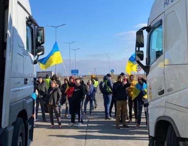 Miniatura: Rosyjskie ciężarówki jadą przez Polskę....