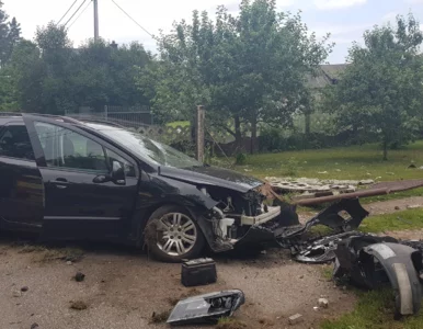 Miniatura: Działacz PiS rozbił samochód służbowy...