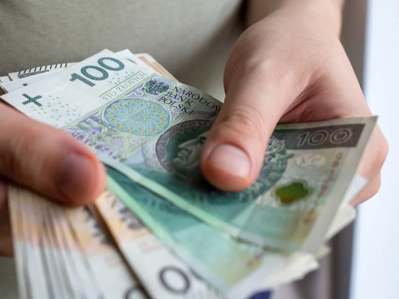 ZUS wypłaci 300 zł na ucznia. Nie każdy rodzic otrzyma świadczenie