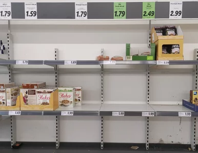 Miniatura: Puste półki w niemieckich sklepach....