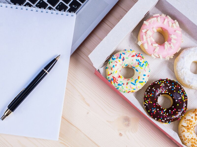 Szefowie nie skąpią na pączki. Pracownicy nie wyjdą dziś głodni
