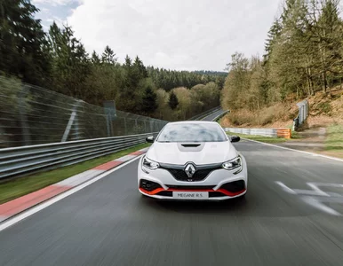 Miniatura: Rząd reanimuje Renault. Przelew na 5...