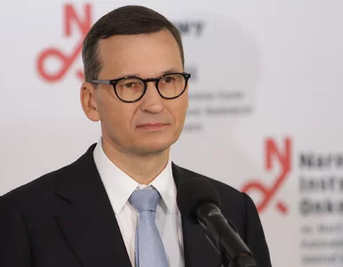 Miniatura: Morawiecki ostrzega: Nadchodzi zmasowany...