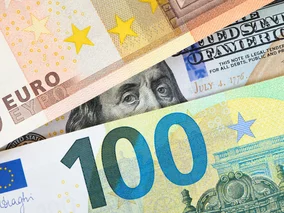 Miniatura: Złoty wraca do formy. Dolar, frank i funt...