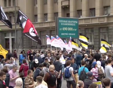 Miniatura: Tysiąc osób przeszło ulicami Moskwy....