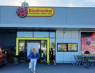 Miniatura: Biedronka rozdaje znicze przed Wszystkimi...
