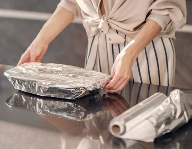 Miniatura: Folia aluminiowa w koszu? Tylko nie tym!...