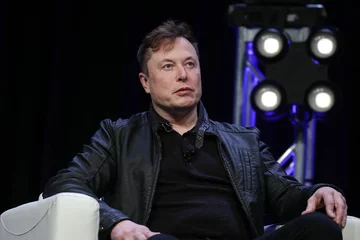 Elon Musk zasłynął z prowadzenia m.in. takich firm, jak: