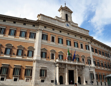 Miniatura: Zamieszki przed włoskim parlamentem....