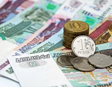 Miniatura: Rubel na dnie. Łukoil rozważa zmniejszenie...