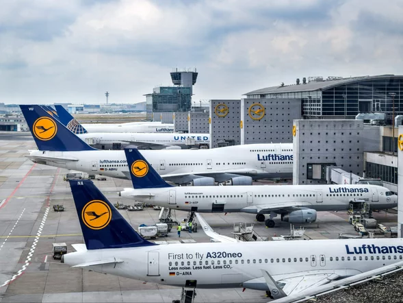 Miniatura: Europejskie lotniska sparaliżowane....