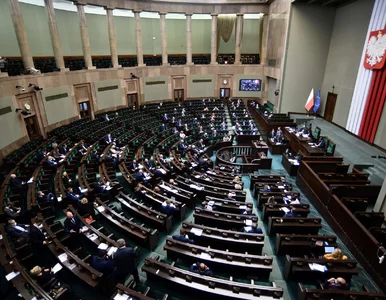 Miniatura: Rozbieżne projekty uchwał w Sejmie....