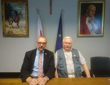 Miniatura: Wałęsa fotografuje się z Kijowskim....