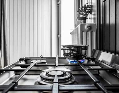 Miniatura: Gaz leci w dół, rachunki też? Ekspert...