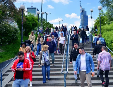 Miniatura: Połowa Polaków zarabia powyżej tej kwoty....