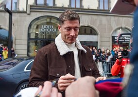 Miniatura: Robert Lewandowski rozbił bank! To są...