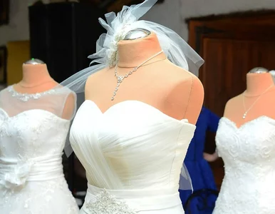 Miniatura: Obcy ludzie z internetu ratują wesela. Kim...