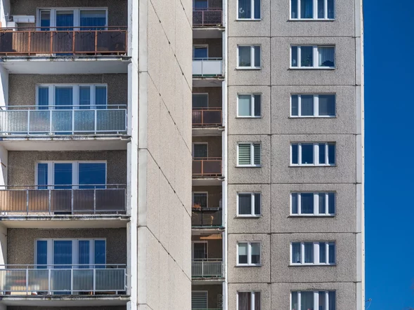 Miniatura: 12 mln Polaków w wielkiej płycie? Ta...