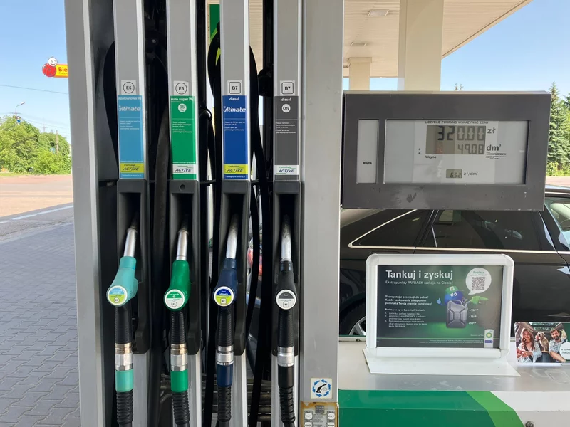 Tyle kierowcy zapłacą za paliwo 10 kwietnia. Spore spadki