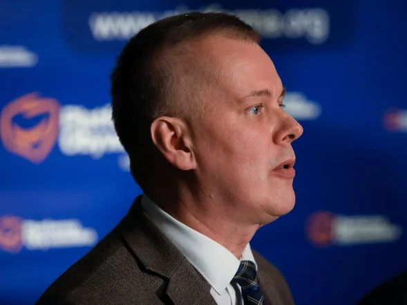 Miniatura: Zakłócenia GPS nad Polską. Siemoniak nie...