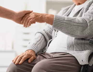 Miniatura: Seniorzy coraz częściej decydują się na...