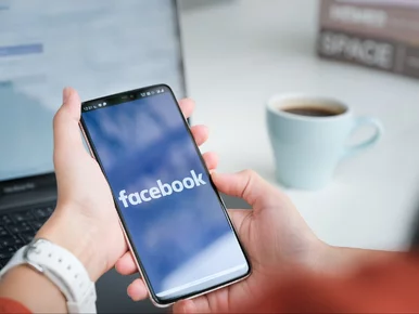 Miniatura: Użytkownicy Facebooka coraz częściej...