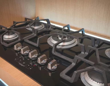 Miniatura: Magazyny gazu świecą pustkami. Ratuje nas...