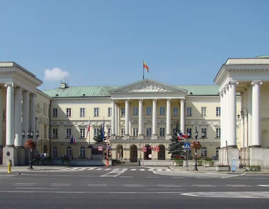 Miniatura: Warszawscy radni pracują nad budżetem....