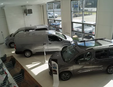 Miniatura: Pierwsze w Polsce Centrum Samochodów...