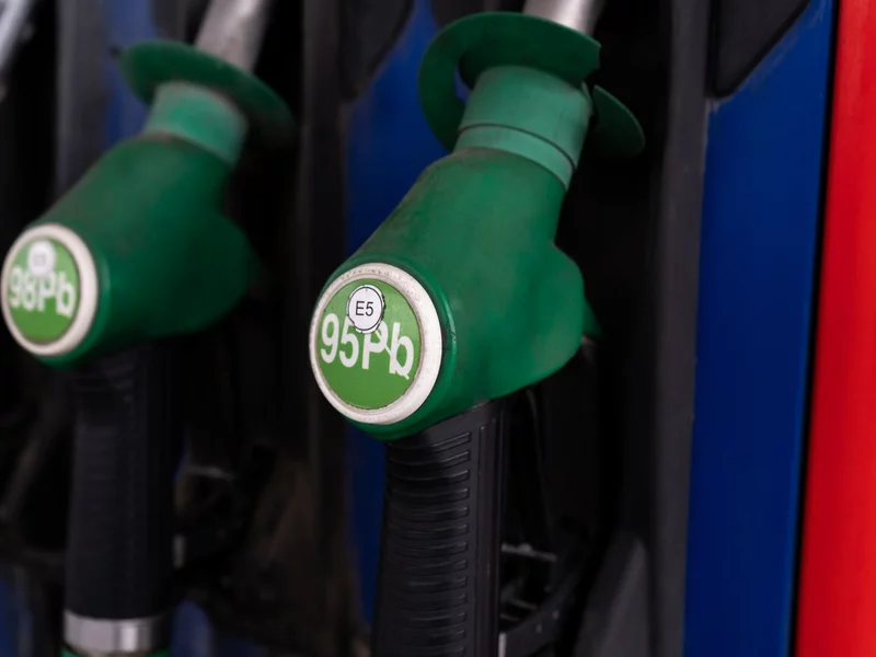 Dobre wieści dla kierowców. Najpopularniejsze paliwo poniżej 6 zł/l