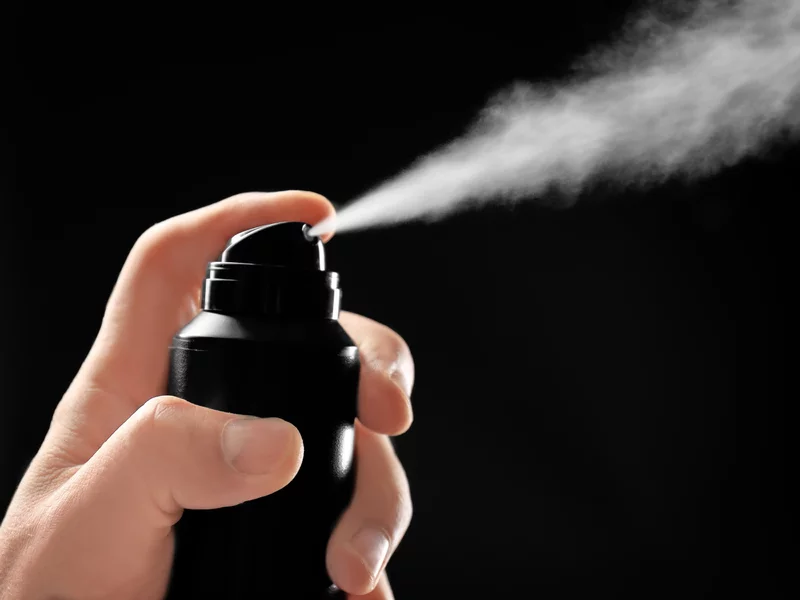 Ten błąd przy wyrzucaniu dezodorantu może kosztować cię fortunę!