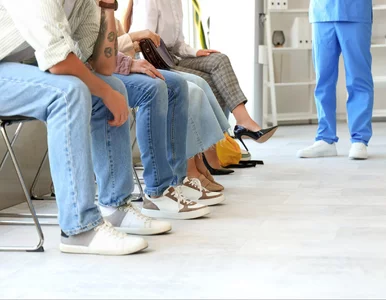 Miniatura: Lekarze masowo tracą pracę. Leczyli, a nie...