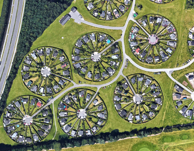 Wyglądają jak kręgi w zbożu. Duńskie ogródki działkowe podbijają internet
