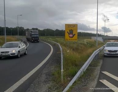 Miniatura: Nowe znaki przy autostradach. Kierowcy...