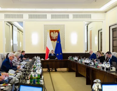 Miniatura: Rząd jednak nie zajął się ograniczeniem...