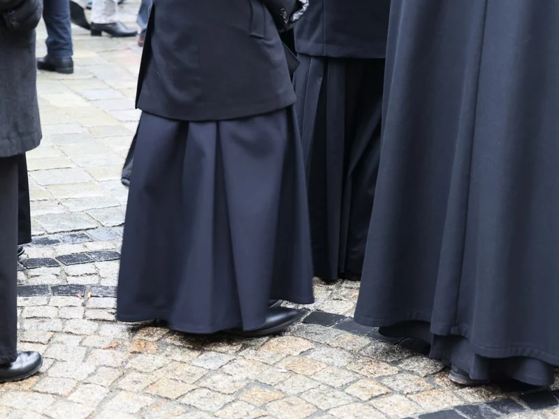 Emerytury duchownych pod lupą. Skąd biorą się tak duże różnice?