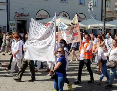 Miniatura: Nauczyciele, urzędnicy, rolnicy chcą iść...