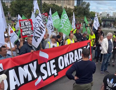 Rolnicy z Agrounii idą przez centrum Warszawy. Data protestu nie jest...