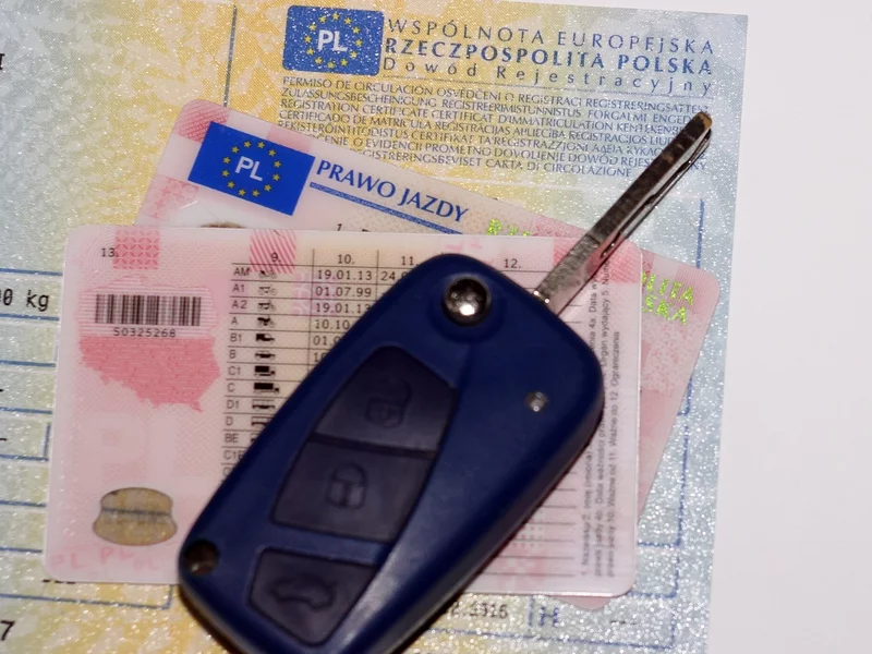 Starsi kierowcy na celowniku UE. Zmieniają się zasady dla seniorów za kierownicą