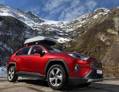 Miniatura: Hybrydy staniały o akcyzę. Toyota obniża...